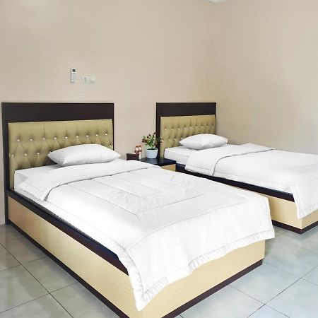 Reddoorz @ Jalan Nyai Enat Sampit Hotell Eksteriør bilde