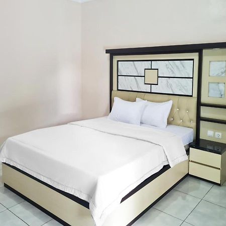 Reddoorz @ Jalan Nyai Enat Sampit Hotell Eksteriør bilde