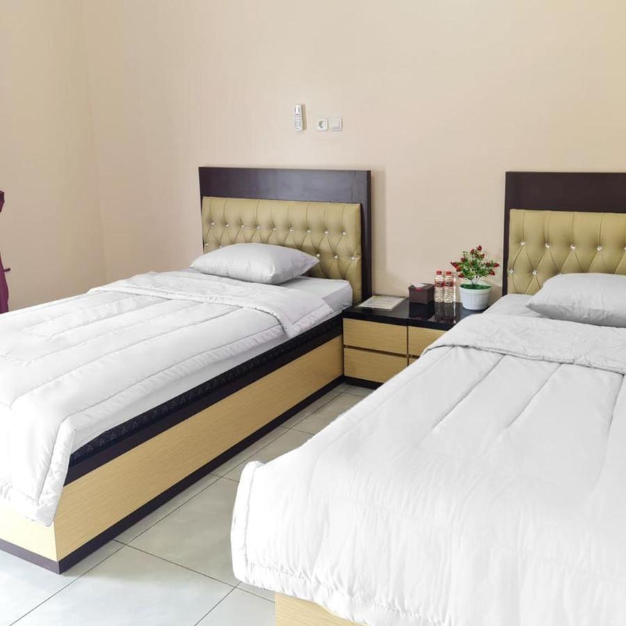Reddoorz @ Jalan Nyai Enat Sampit Hotell Eksteriør bilde
