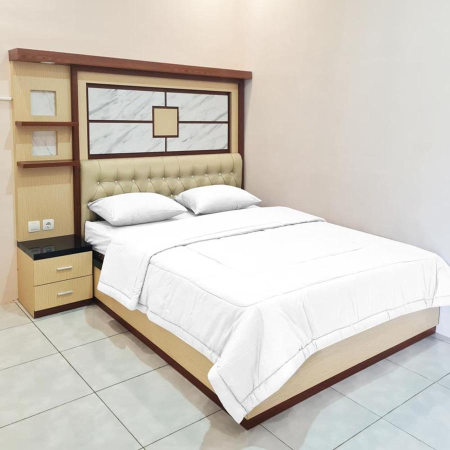 Reddoorz @ Jalan Nyai Enat Sampit Hotell Eksteriør bilde