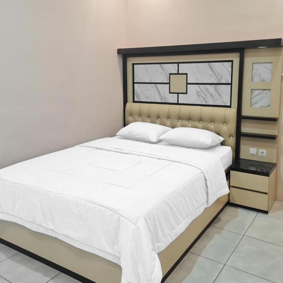 Reddoorz @ Jalan Nyai Enat Sampit Hotell Eksteriør bilde